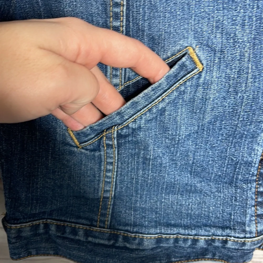 Levi's Women's Denim Jean Jacket Sz Medium! - Picture 5 of 8